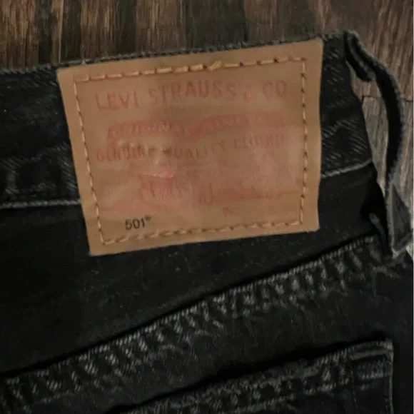 Women's Levi's 501 Black Cut Off Shorts Denim Size 27 - Picture 3 of 7